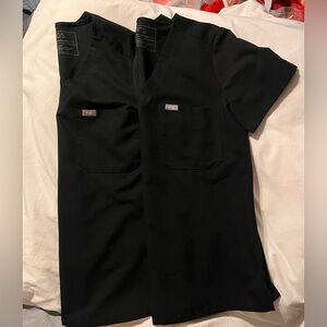 BUNDLE OF 2 TOPS - Figs Catarina One Pocket Scrub Top Black Size Small
